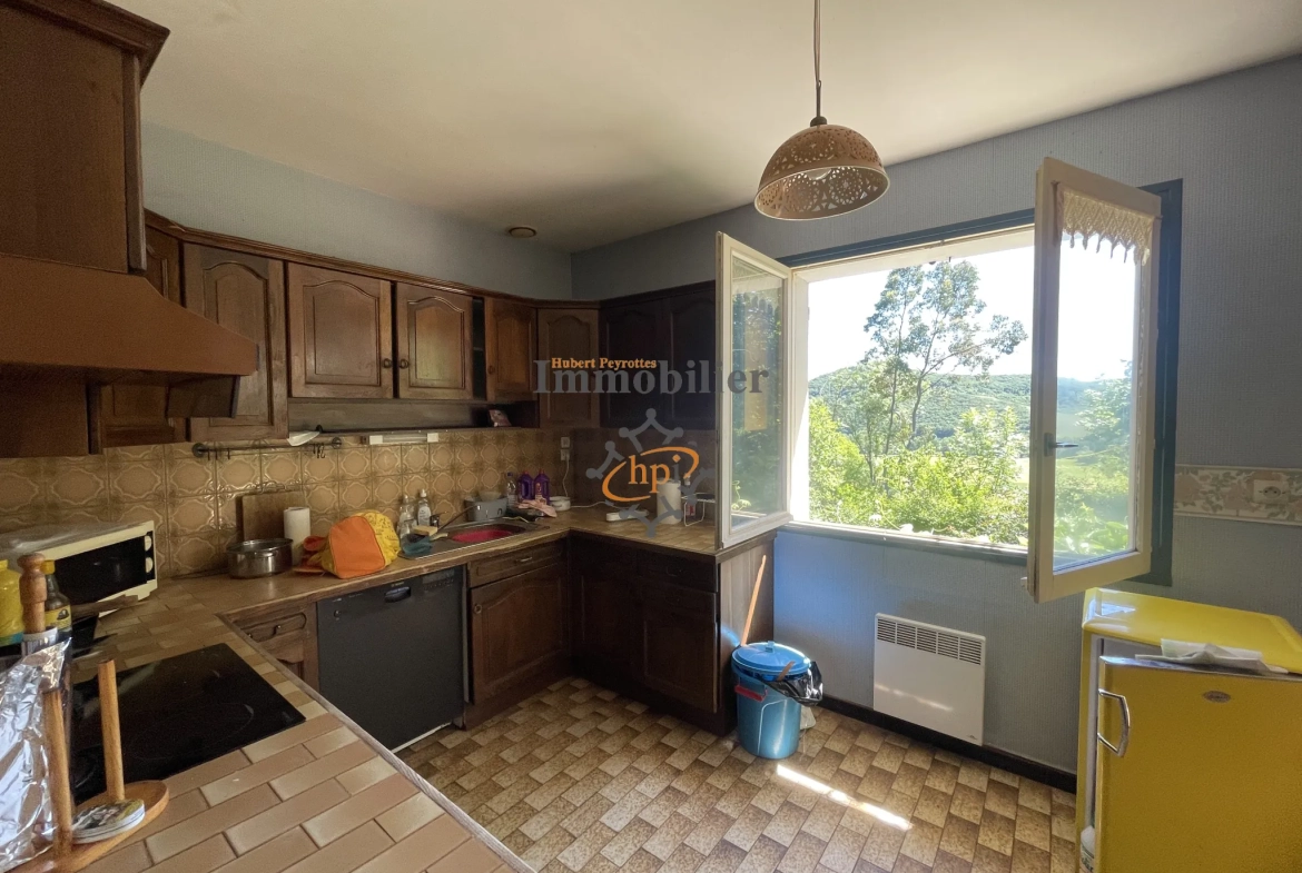 Maison à vendre avec terrain à Saint Affrique - Vue dégagée et environnement paisible 
