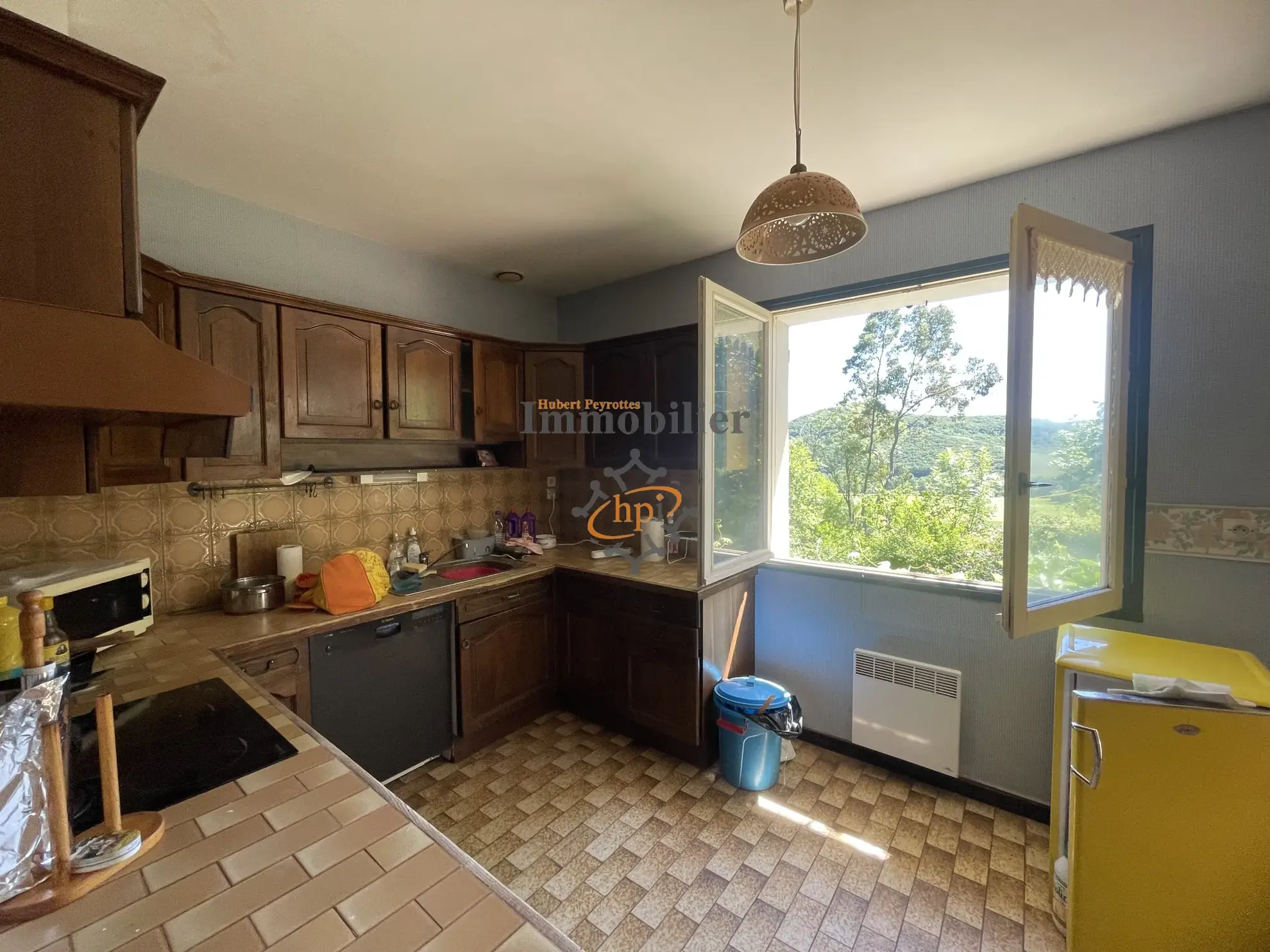Maison à vendre avec terrain à Saint Affrique - Vue dégagée et environnement paisible 