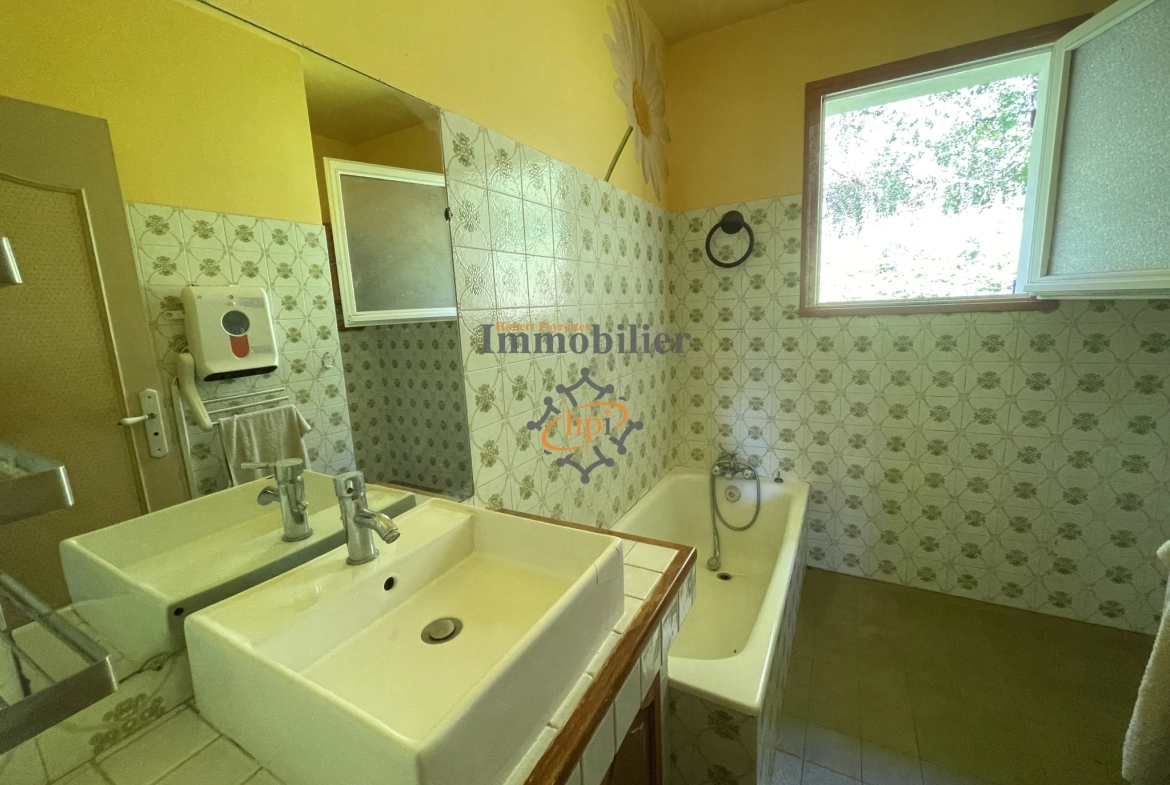 Maison à vendre avec terrain à Saint Affrique - Vue dégagée et environnement paisible 