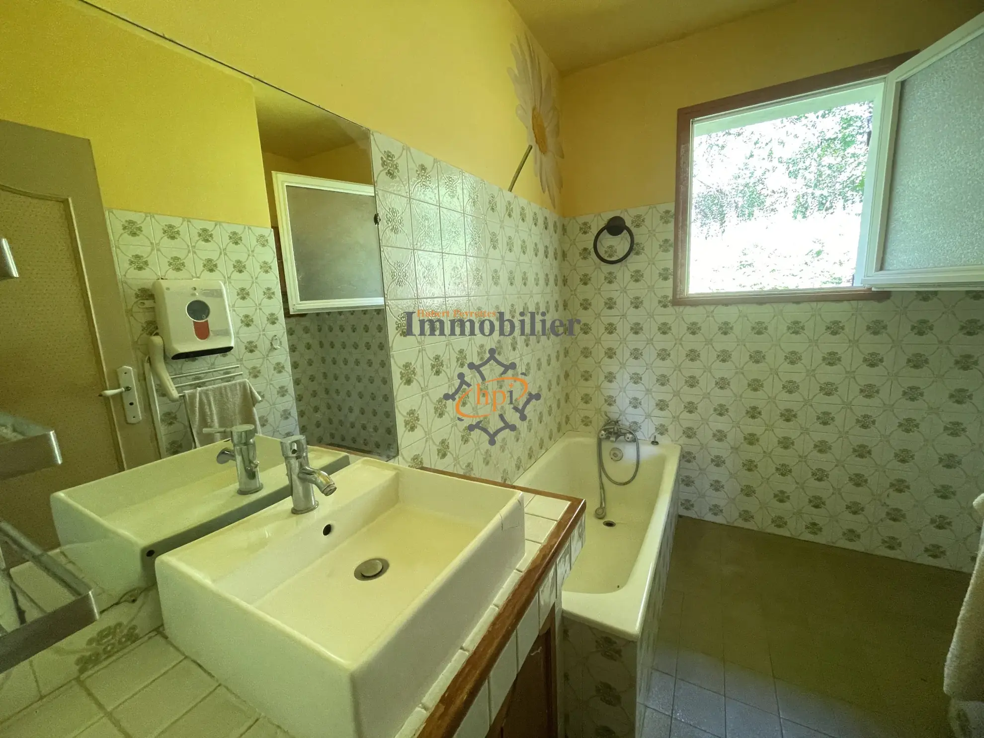Maison à vendre avec terrain à Saint Affrique - Vue dégagée et environnement paisible 