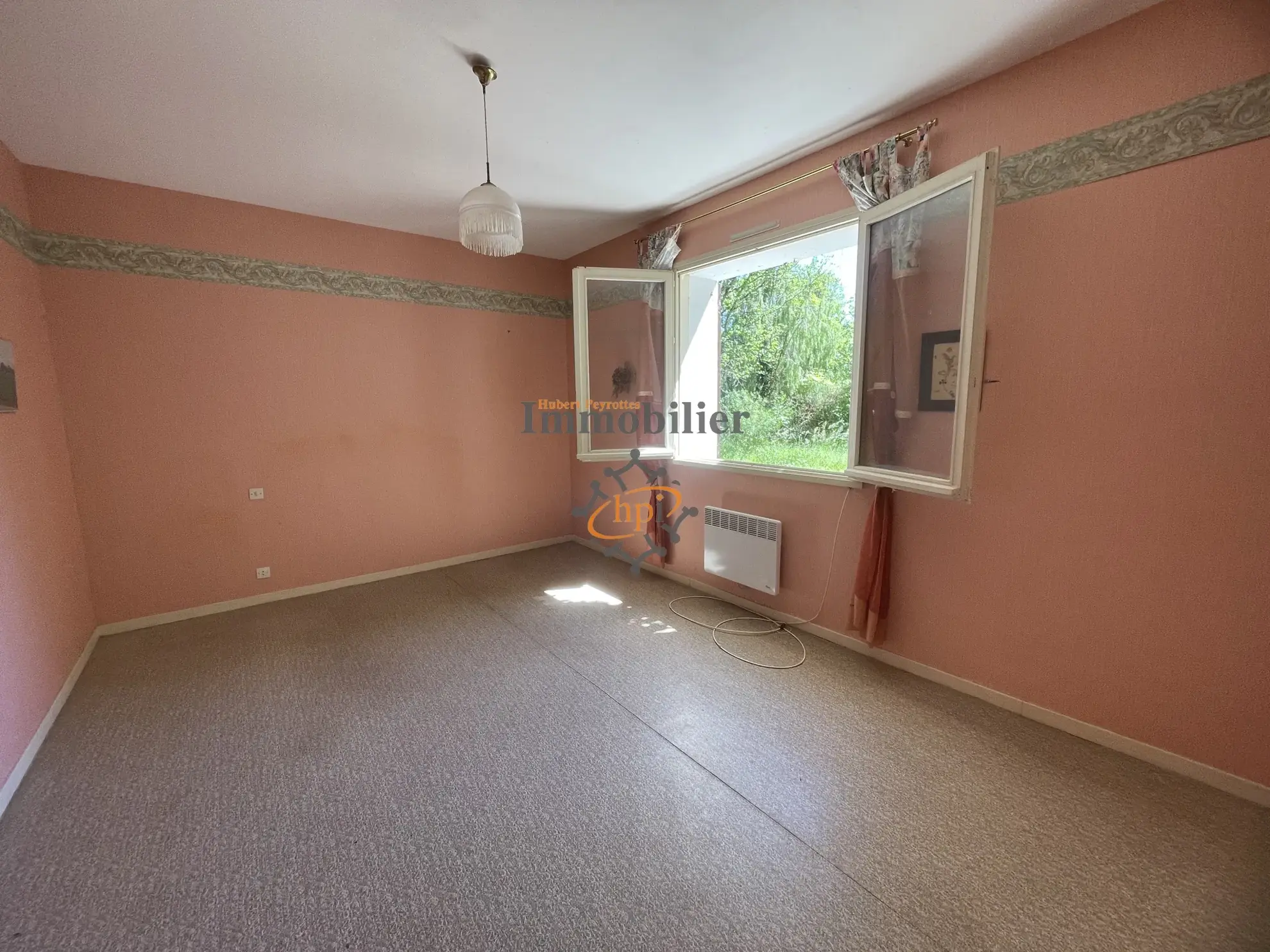Maison à vendre avec terrain à Saint Affrique - Vue dégagée et environnement paisible 