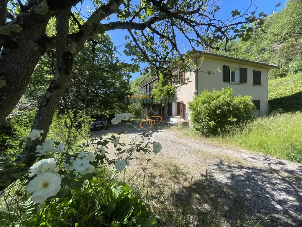Maison à vendre avec terrain à Saint Affrique - Vue dégagée et environnement paisible