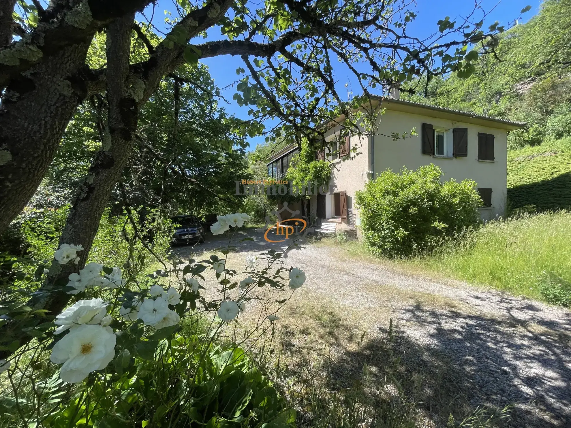 Maison à vendre avec terrain à Saint Affrique - Vue dégagée et environnement paisible 