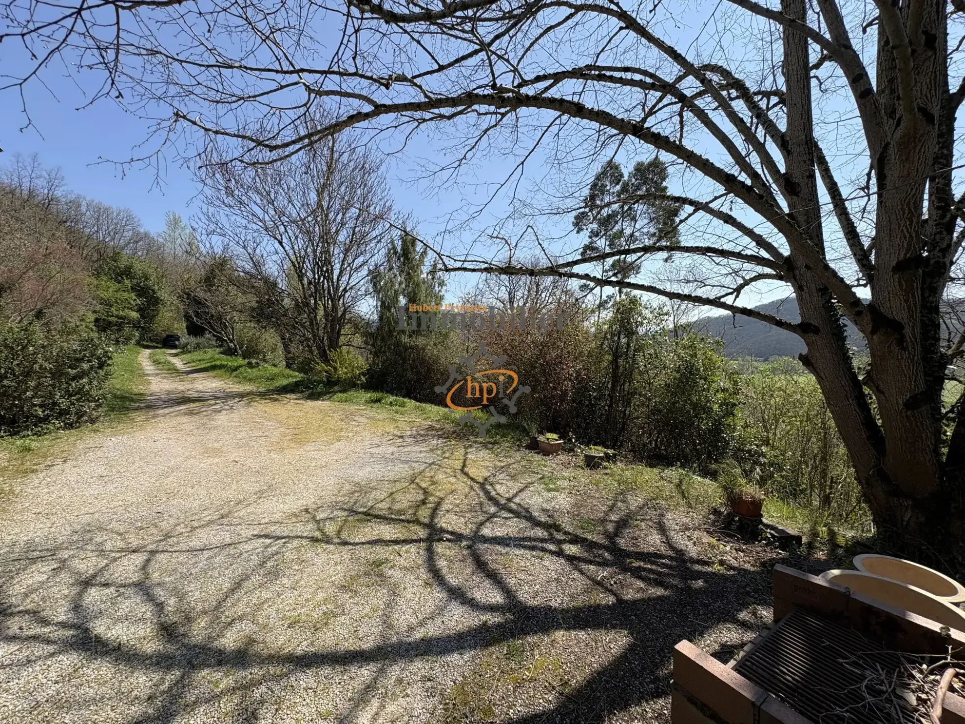 Maison à vendre avec terrain à Saint Affrique - Vue dégagée et environnement paisible 