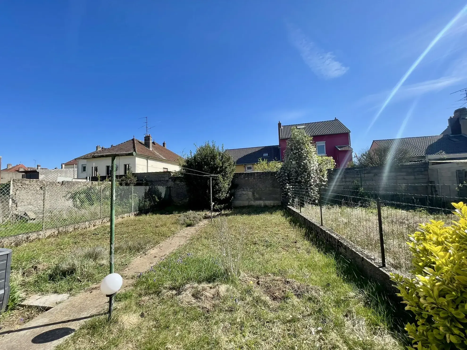 Maison à rénover de 90 m² avec jardin et garage à Mondelange 