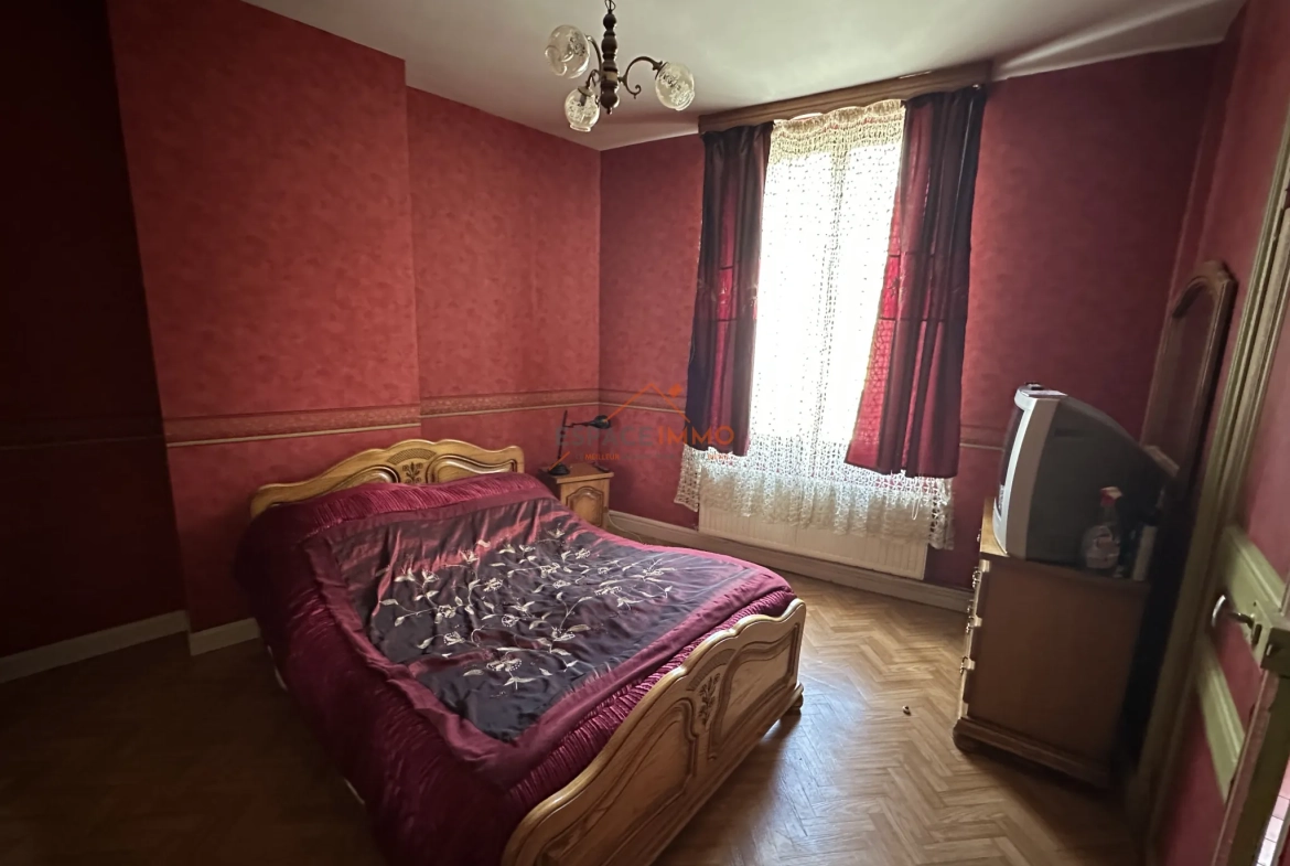 Maison à rénover avec 4 chambres au centre d'Anzin - Opportunité d'investissement 