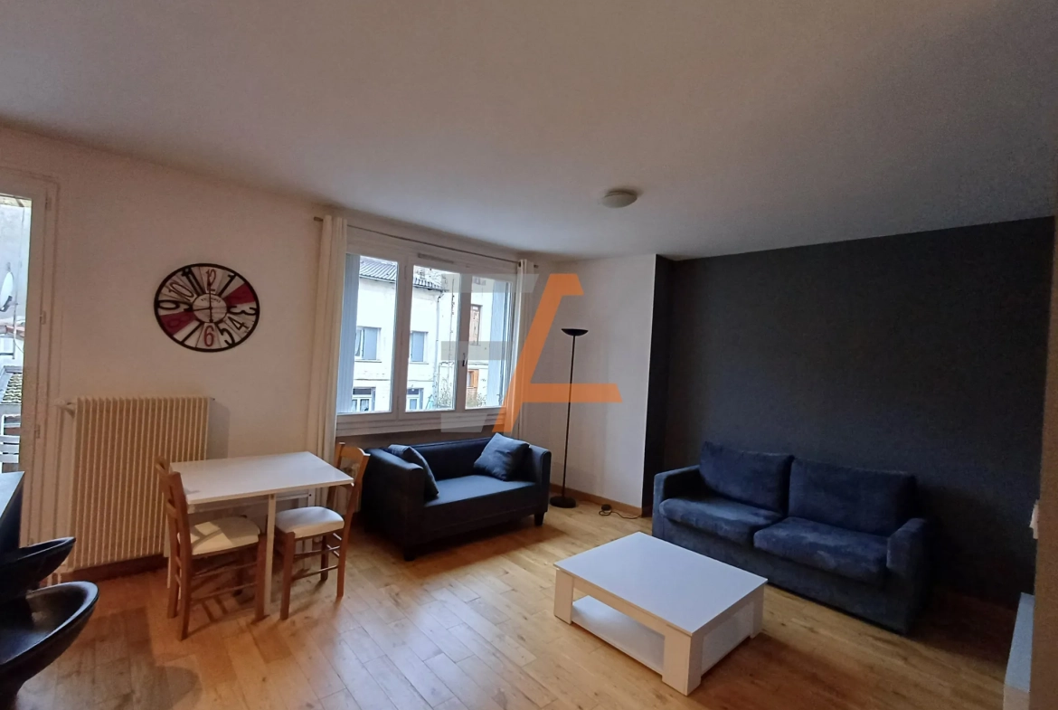 Appartement T2 rénové avec balcon à Saint-Étienne – Quartier Jacquard/Préfecture 