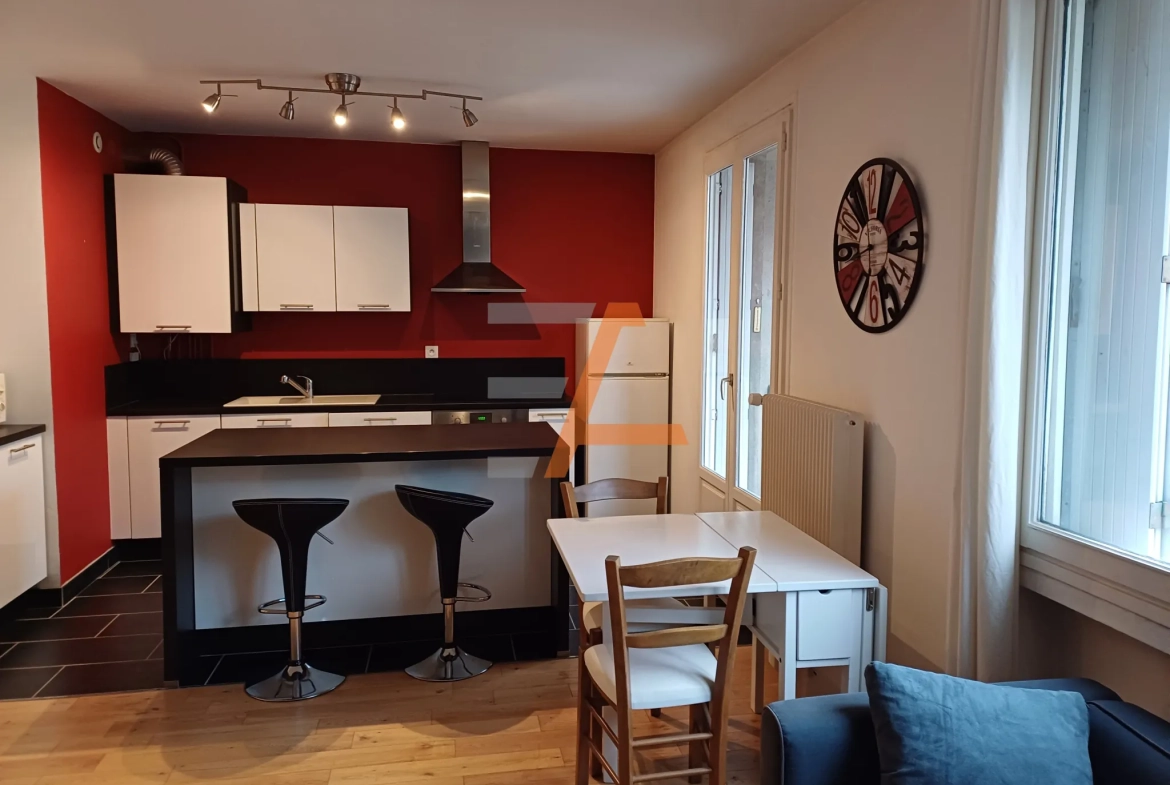 Appartement T2 rénové avec balcon à Saint-Étienne – Quartier Jacquard/Préfecture 