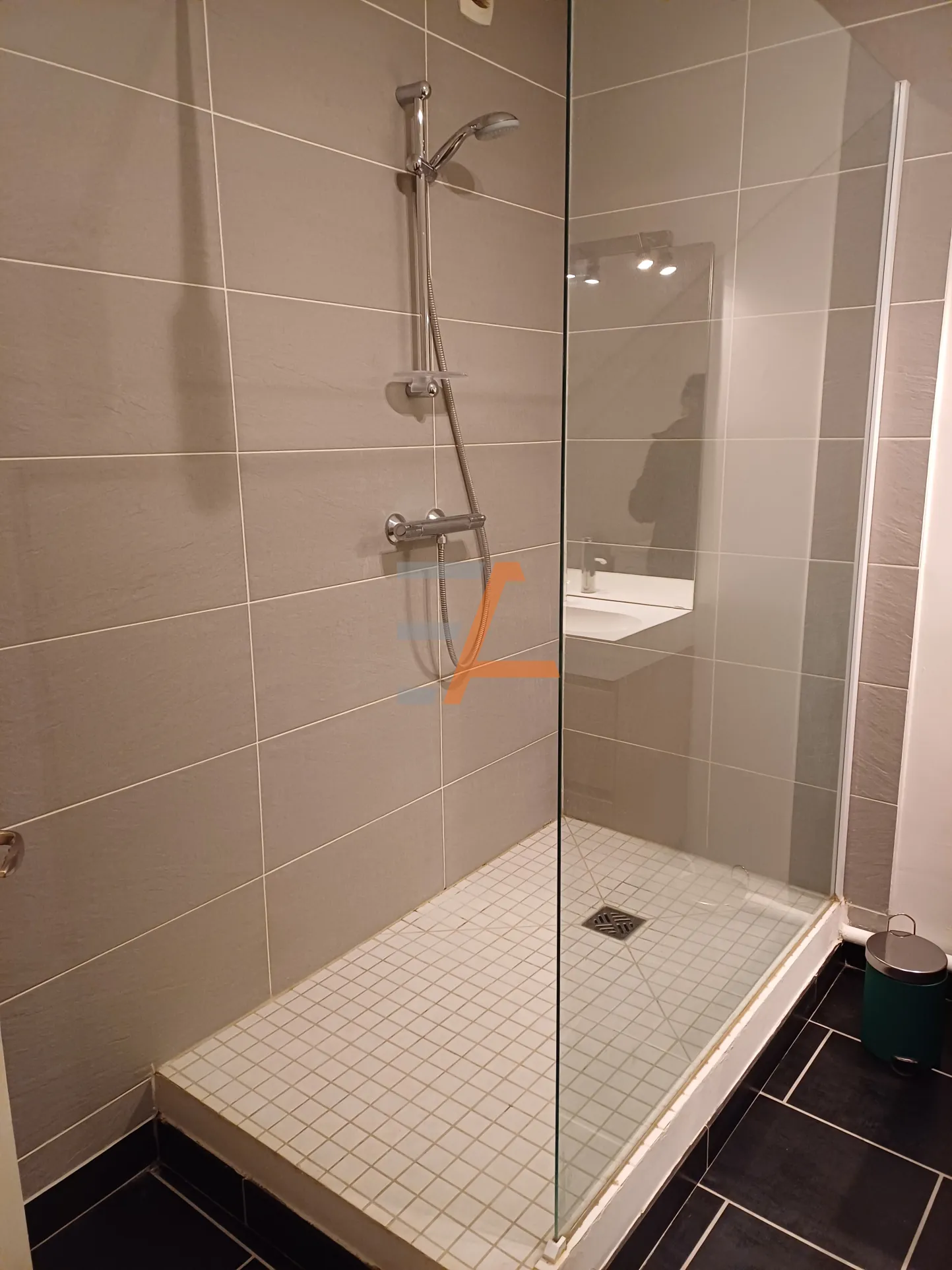 Appartement T2 rénové avec balcon à Saint-Étienne – Quartier Jacquard/Préfecture 