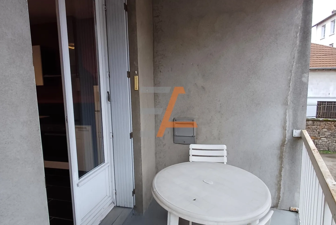 Appartement T2 rénové avec balcon à Saint-Étienne – Quartier Jacquard/Préfecture 