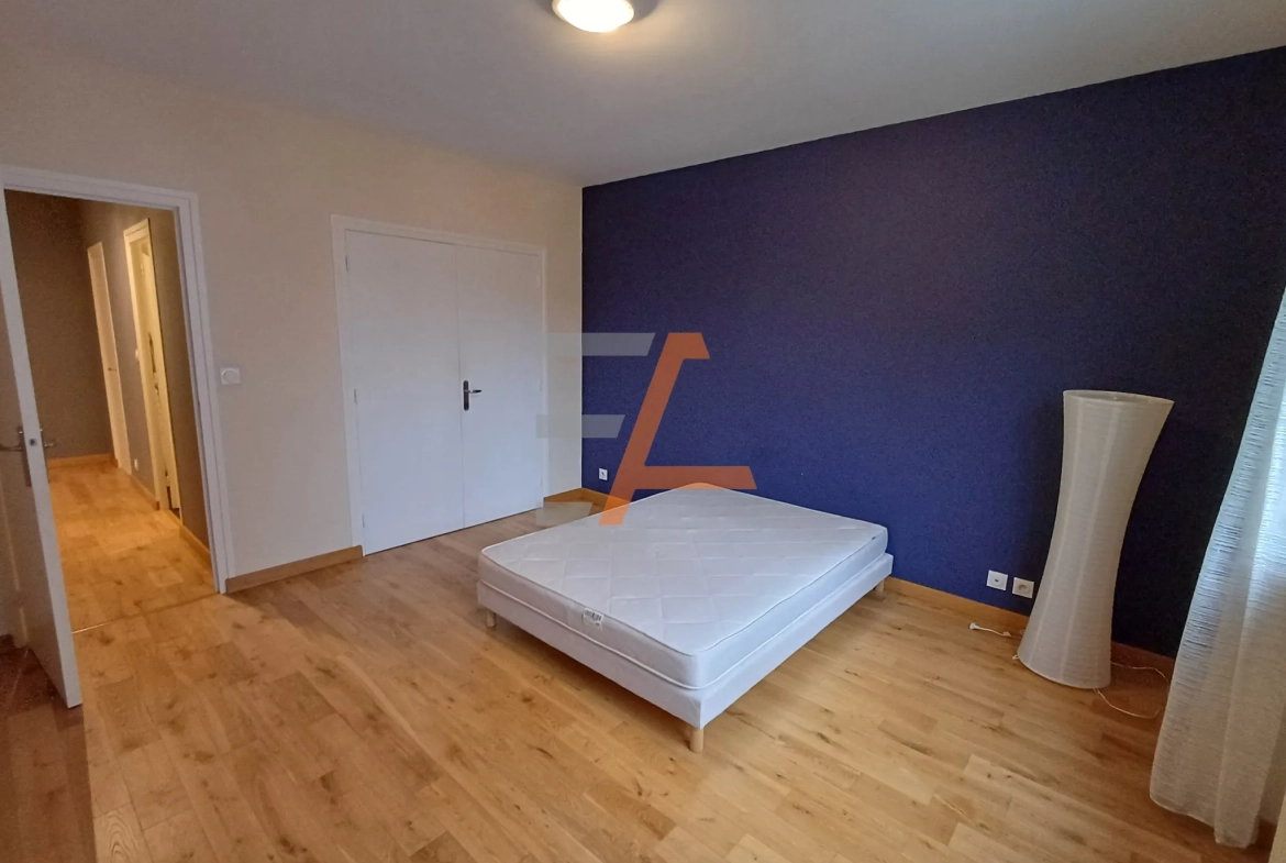 Appartement T2 rénové avec balcon à Saint-Étienne – Quartier Jacquard/Préfecture 