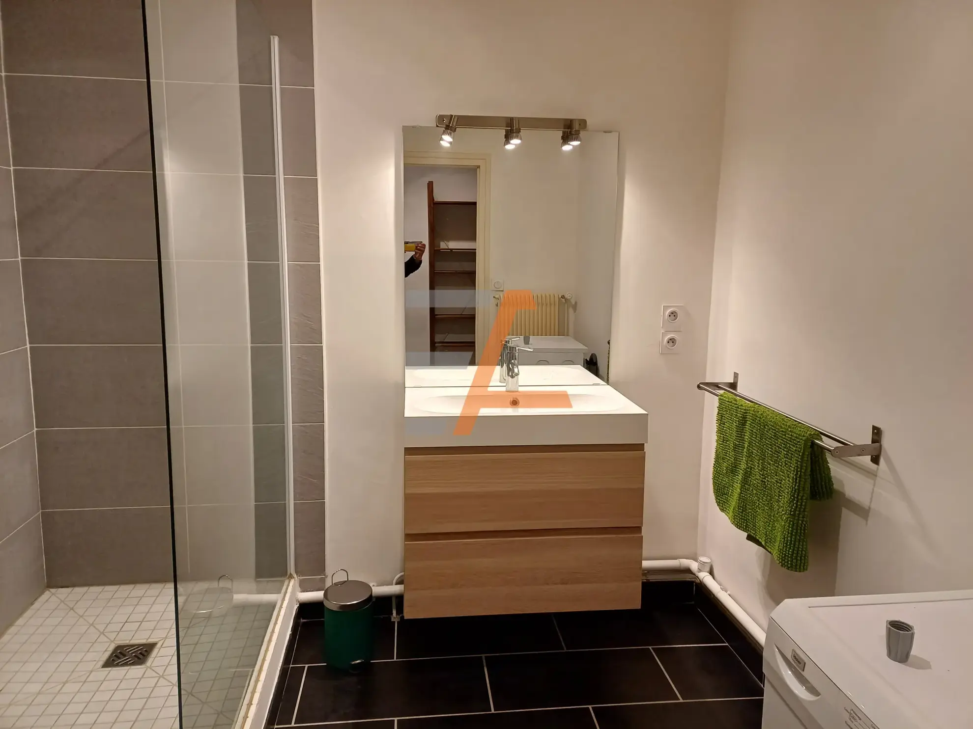 Appartement T2 rénové avec balcon à Saint-Étienne – Quartier Jacquard/Préfecture 