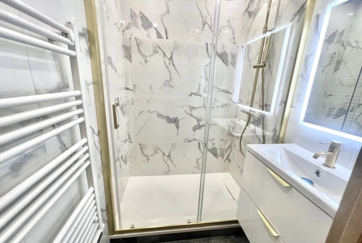 Appartement rénové de 35 m² avec terrasse à Cannes Basse Californie 