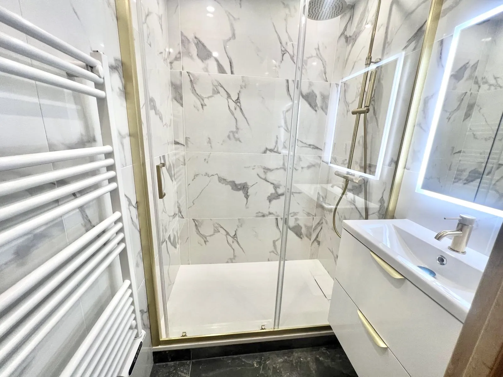 Appartement rénové de 35 m² avec terrasse à Cannes Basse Californie 