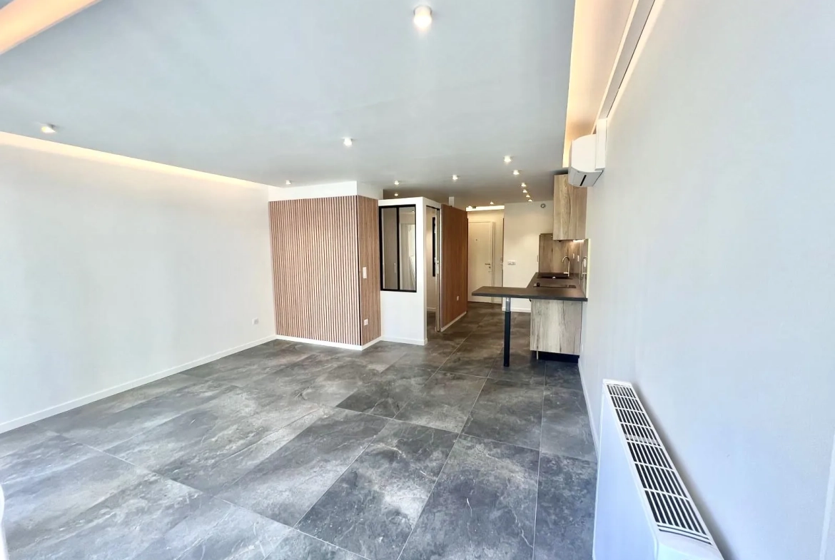 Appartement rénové de 35 m² avec terrasse à Cannes Basse Californie 