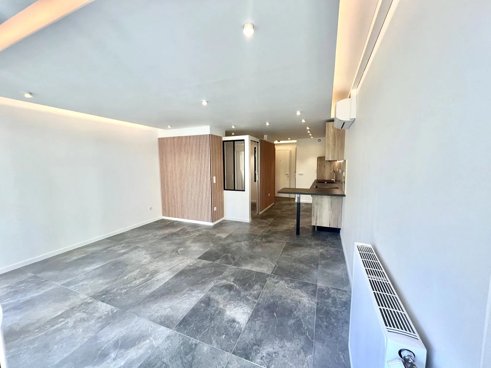 Appartement rénové de 35 m² avec terrasse à Cannes Basse Californie 