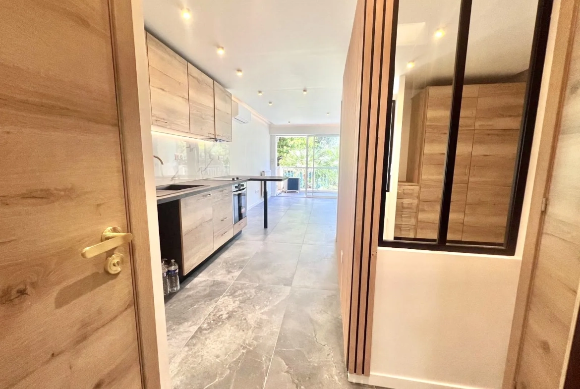 Appartement rénové de 35 m² avec terrasse à Cannes Basse Californie 