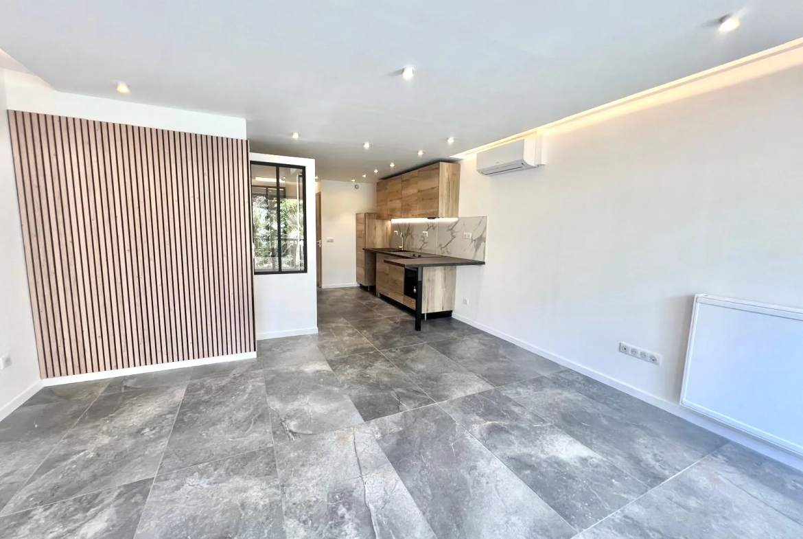 Appartement rénové de 35 m² avec terrasse à Cannes Basse Californie 
