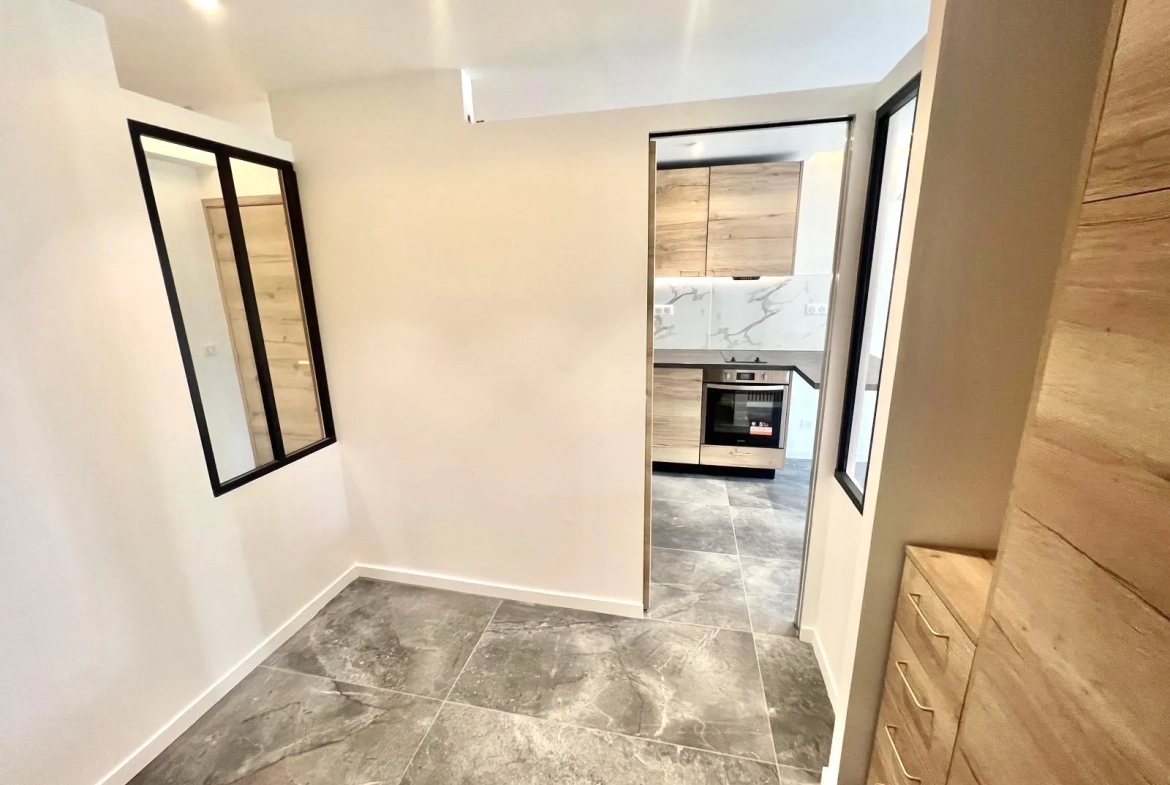 Appartement rénové de 35 m² avec terrasse à Cannes Basse Californie 