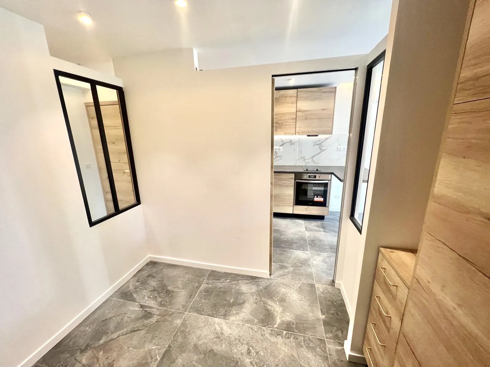 Appartement rénové de 35 m² avec terrasse à Cannes Basse Californie 