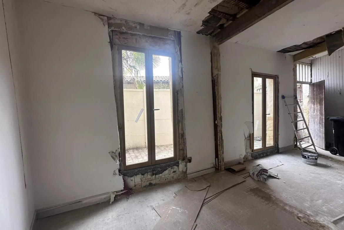 Rare appartement à rénover dans le quartier des Chartrons à Bordeaux avec cour privée 