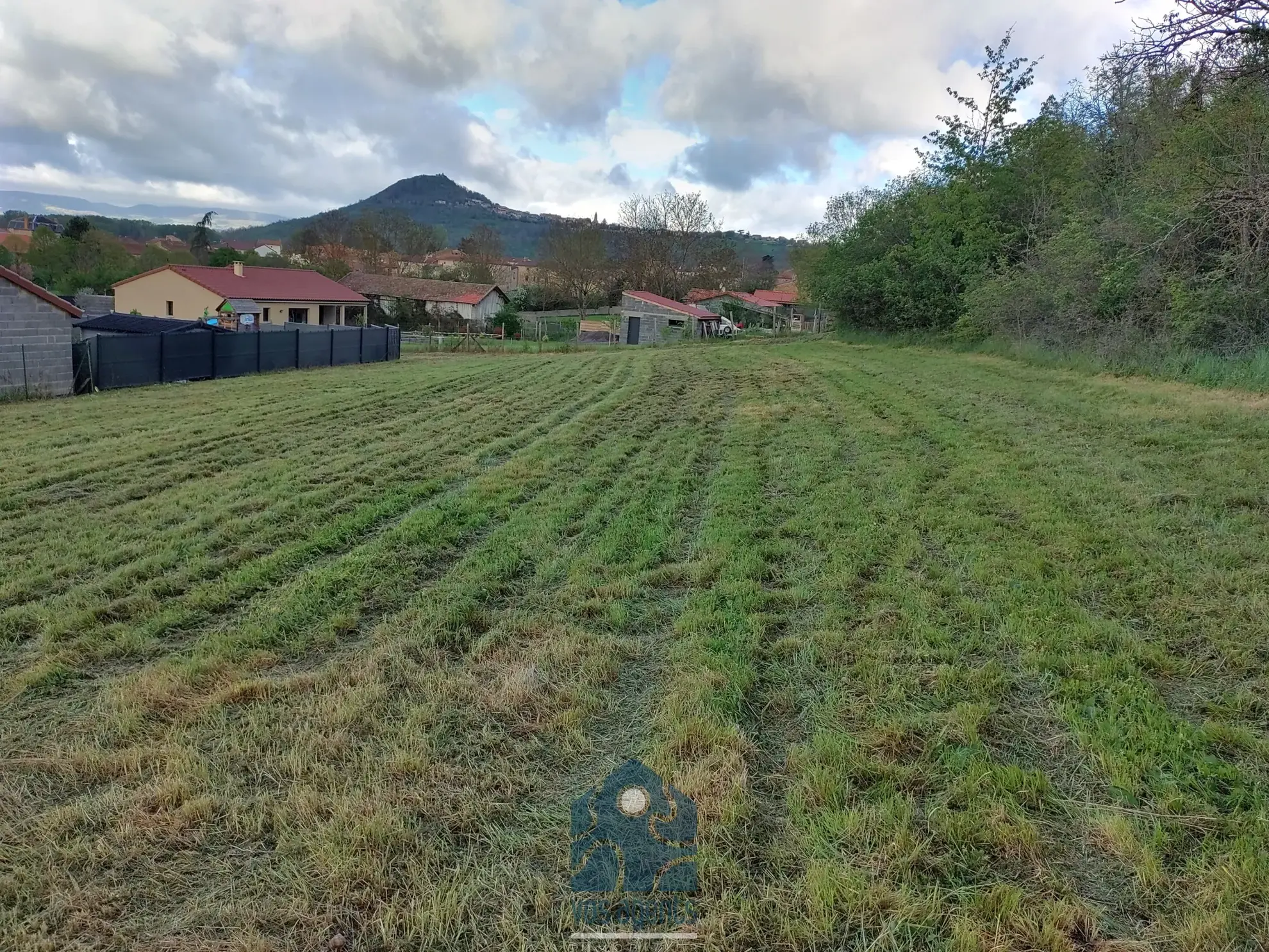 Terrain constructible à Orsonnette dans le Puy-de-Dôme - 2911 m² 