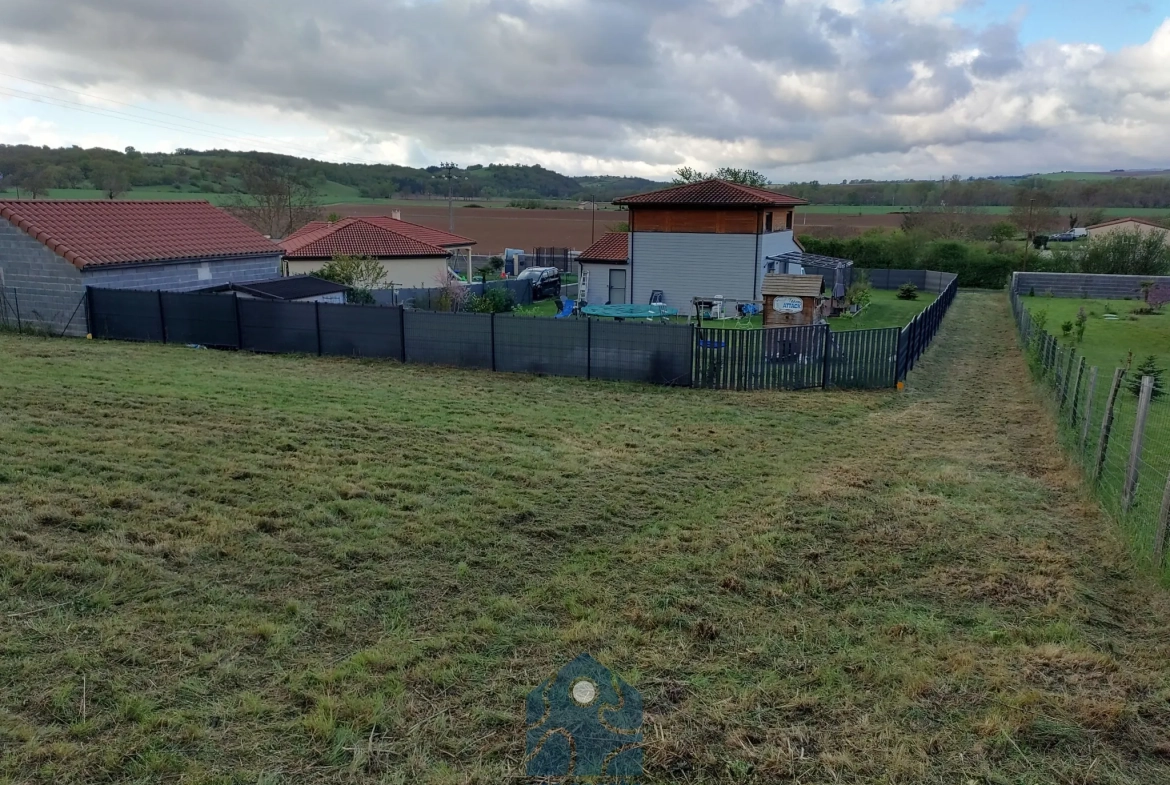 Terrain constructible à Orsonnette dans le Puy-de-Dôme - 2911 m² 