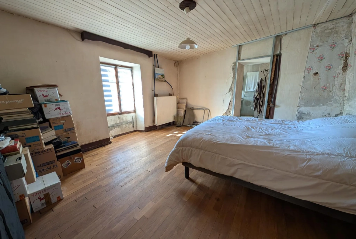 Maison de village avec deux habitations et potentiel d’aménagement à Rougemont 
