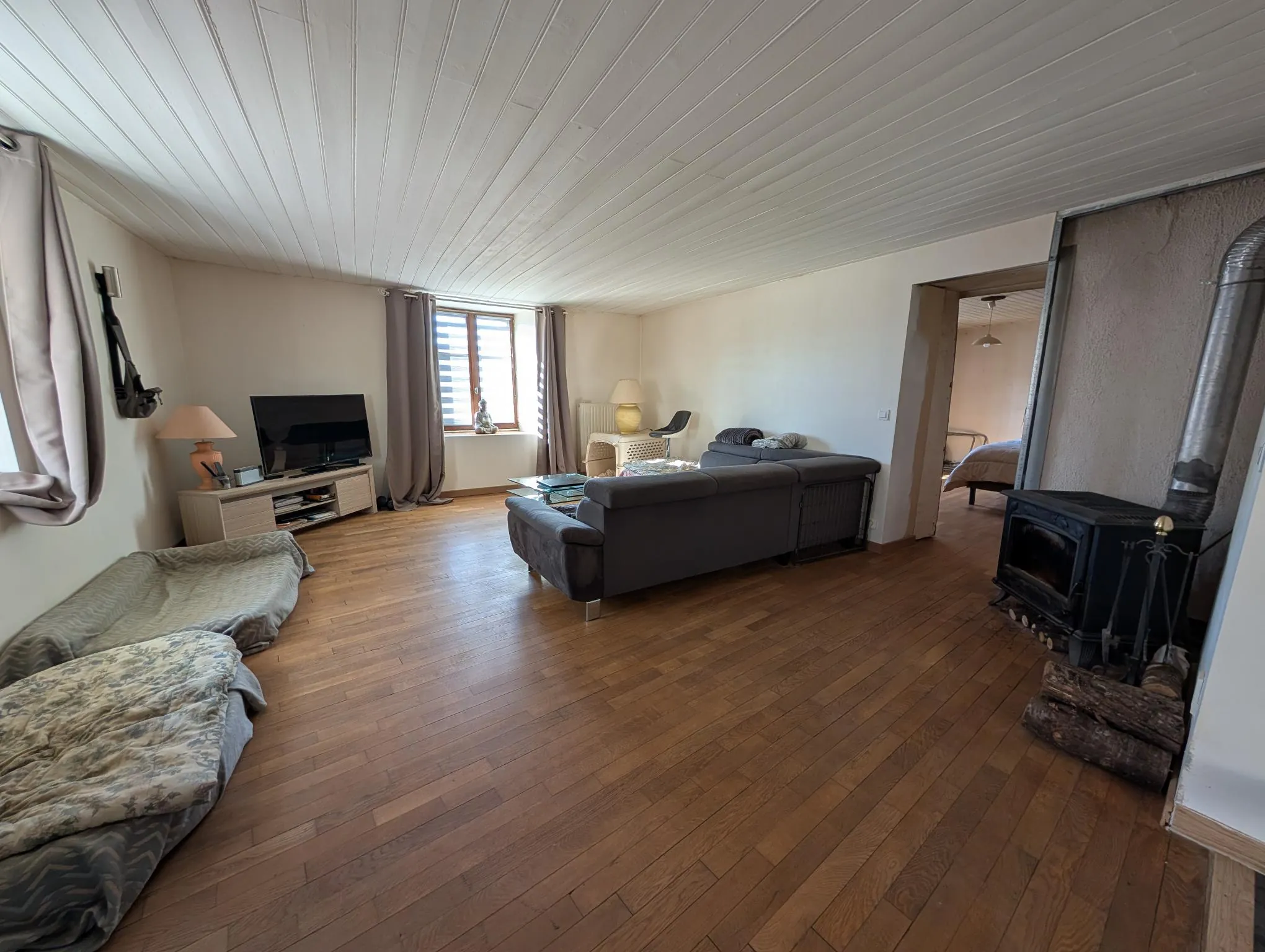 Maison de village avec deux habitations et potentiel d’aménagement à Rougemont 