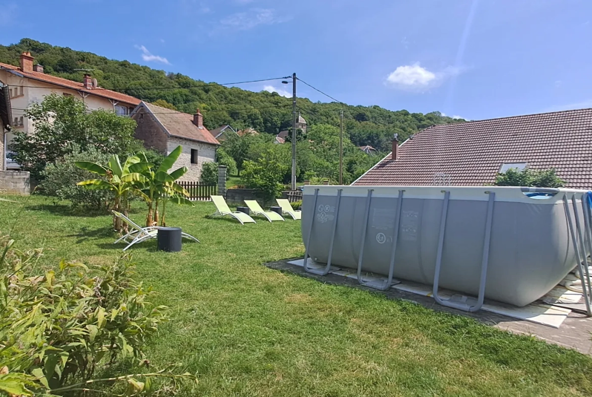 Maison de village avec deux habitations et potentiel d’aménagement à Rougemont 
