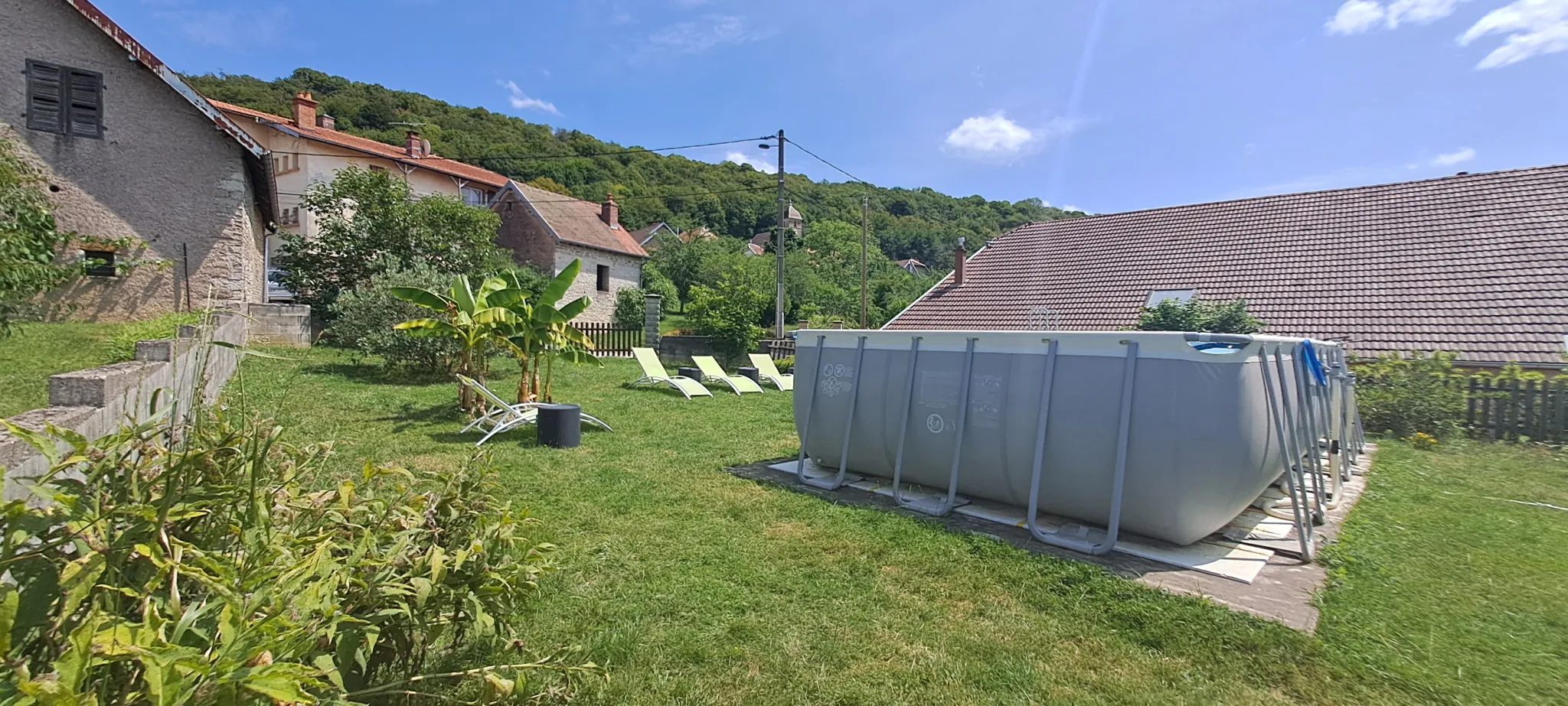 Maison de village avec deux habitations et potentiel d’aménagement à Rougemont 