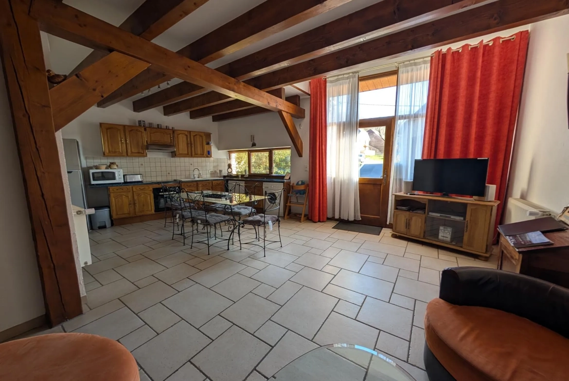 Maison de village avec deux habitations et potentiel d’aménagement à Rougemont 