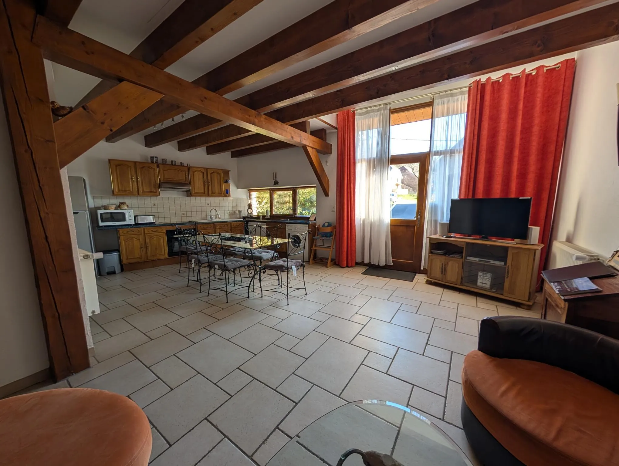 Maison de village avec deux habitations et potentiel d’aménagement à Rougemont 