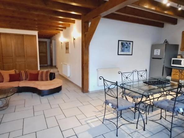 Maison de village avec deux habitations et potentiel d’aménagement à Rougemont