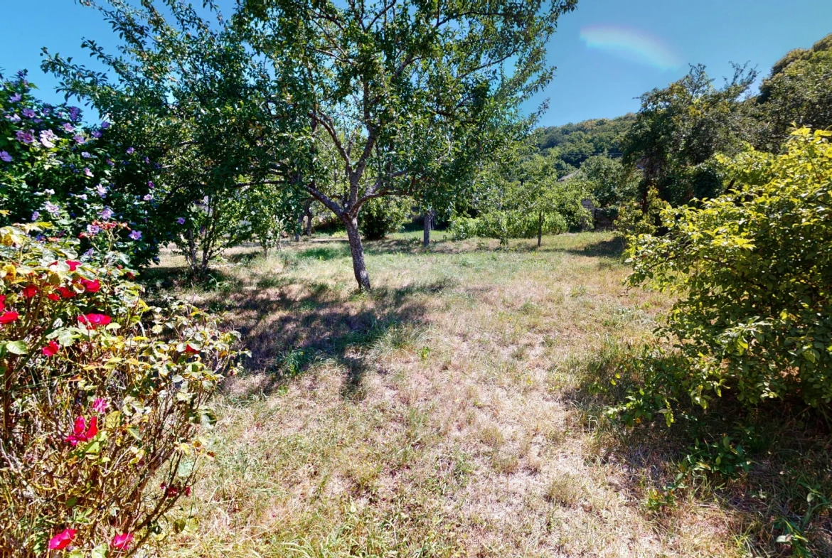 Maison de village avec deux habitations et potentiel d’aménagement à Rougemont 