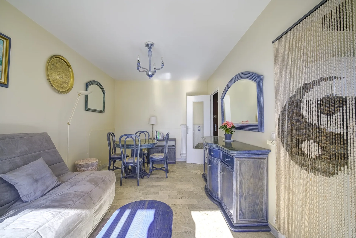 Studio avec terrasse et vue mer à Cagnes-sur-Mer, Quartier Vespins 