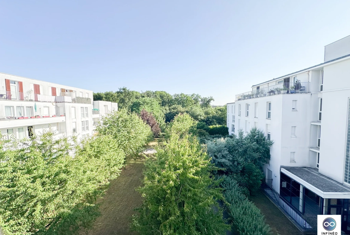 Appartement 4 pièces avec balcon et box à Sainte-Geneviève-des-Bois 
