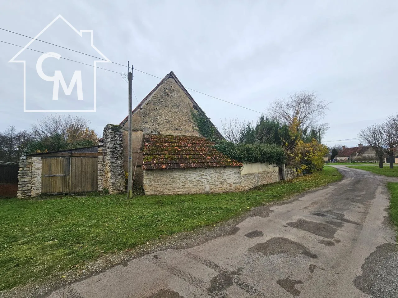 Maison avec jardin, dépendances et garage à Bannegon 
