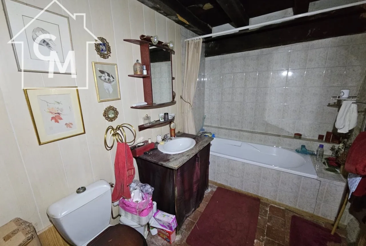 Maison avec jardin, dépendances et garage à Bannegon 