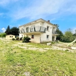 Maison à L'Ardoise avec deux logements, terrasse et terrain piscinable