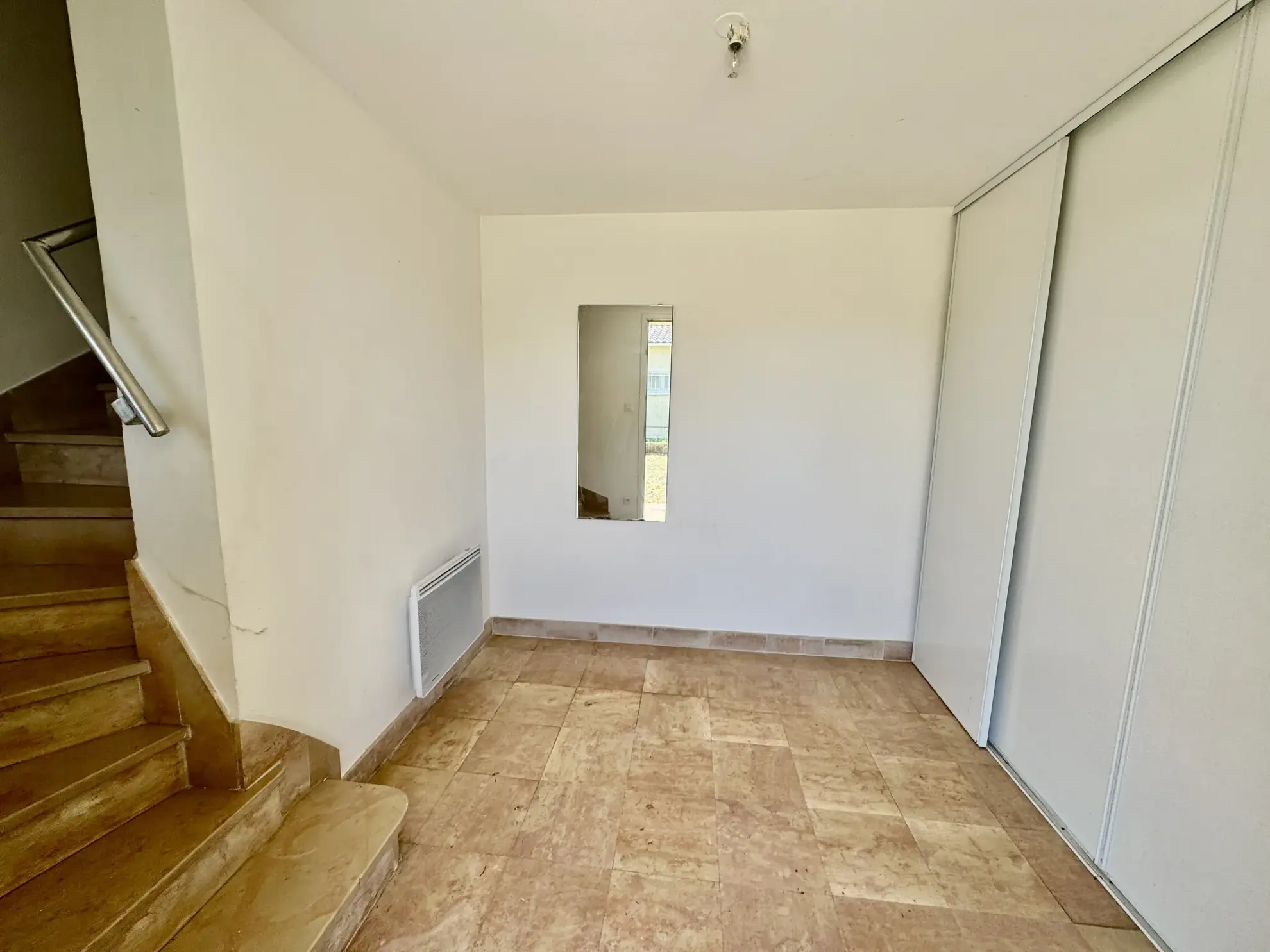 Maison à L'Ardoise avec deux logements, terrasse et terrain piscinable 