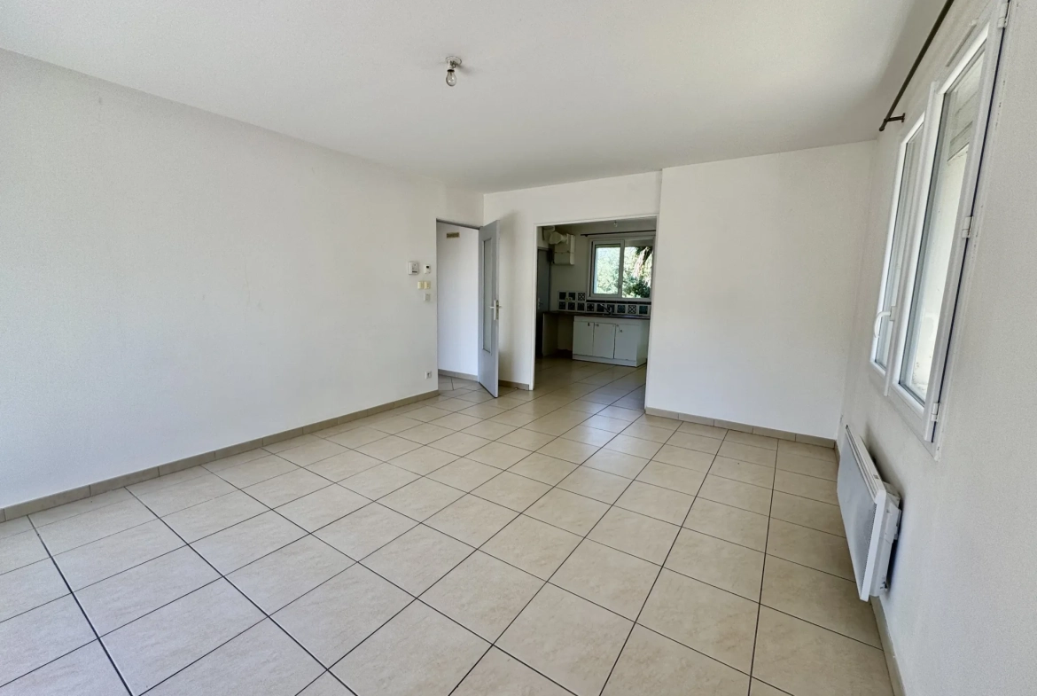 Maison à L'Ardoise avec deux logements, terrasse et terrain piscinable 