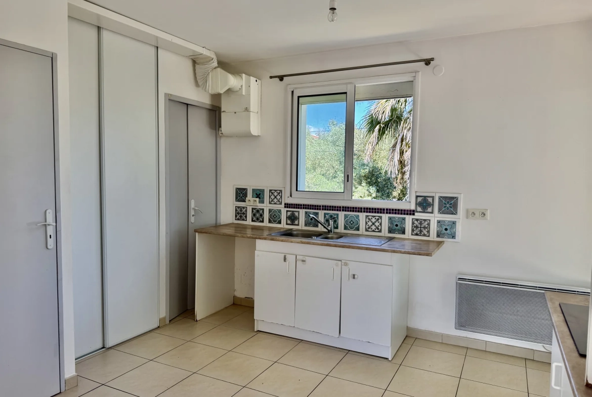 Maison à L'Ardoise avec deux logements, terrasse et terrain piscinable 