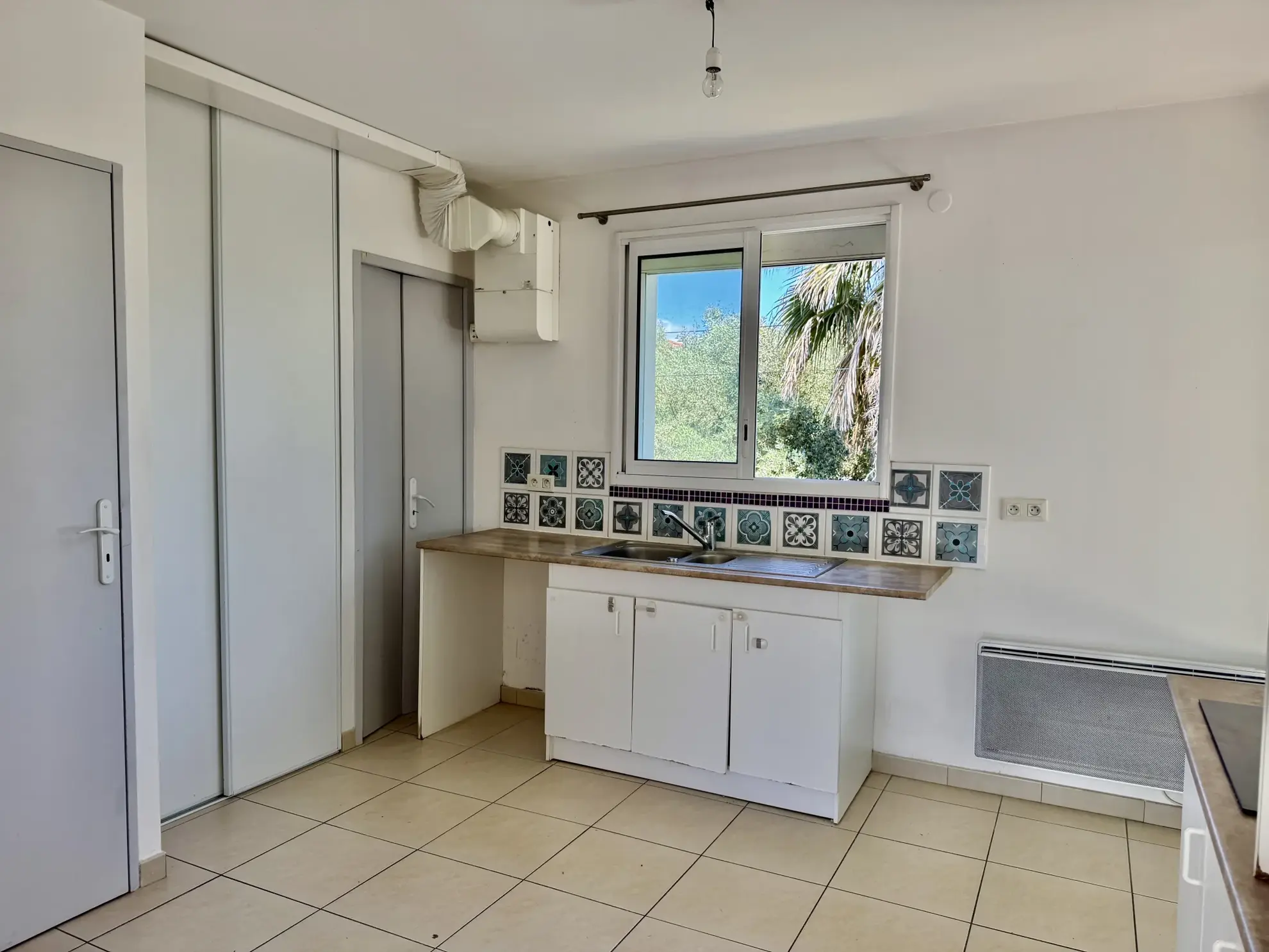 Maison à L'Ardoise avec deux logements, terrasse et terrain piscinable 