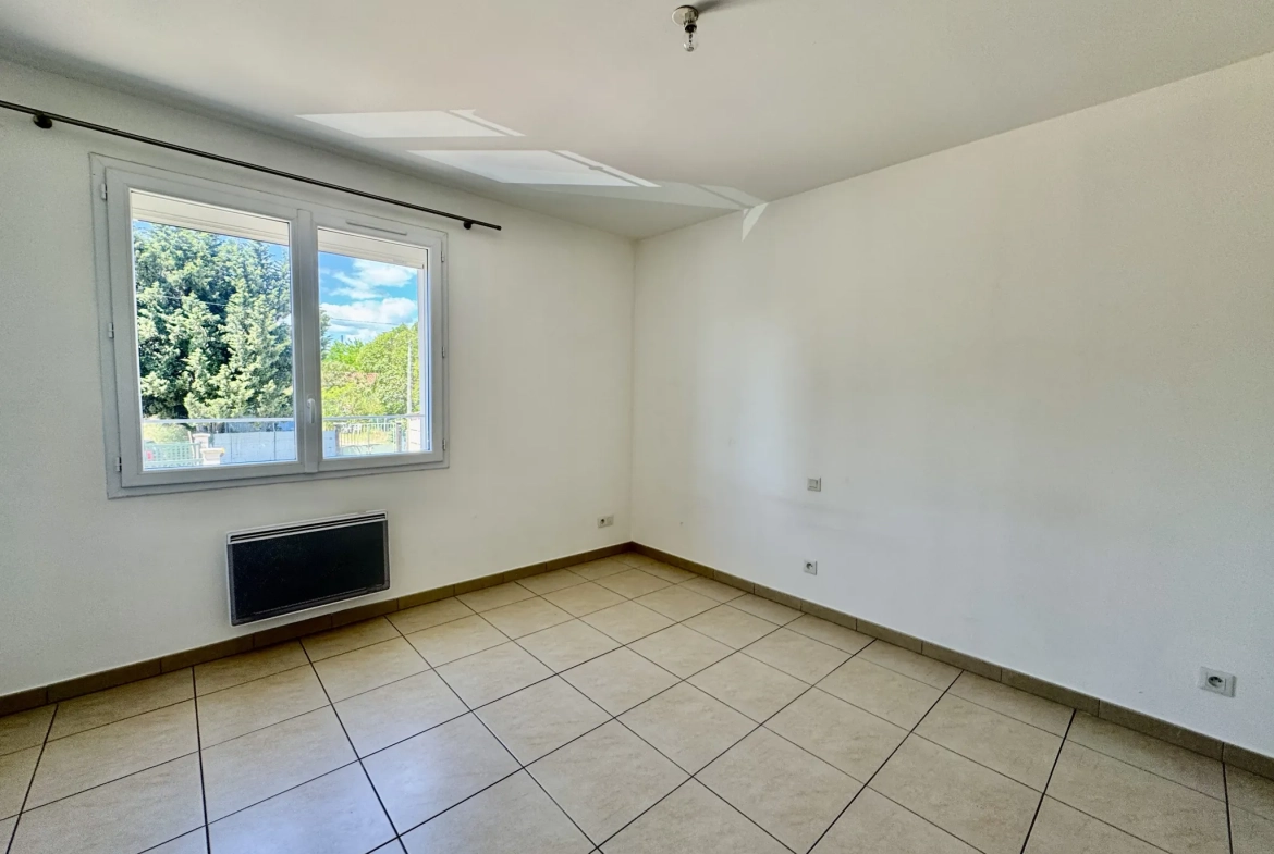 Maison à L'Ardoise avec deux logements, terrasse et terrain piscinable 