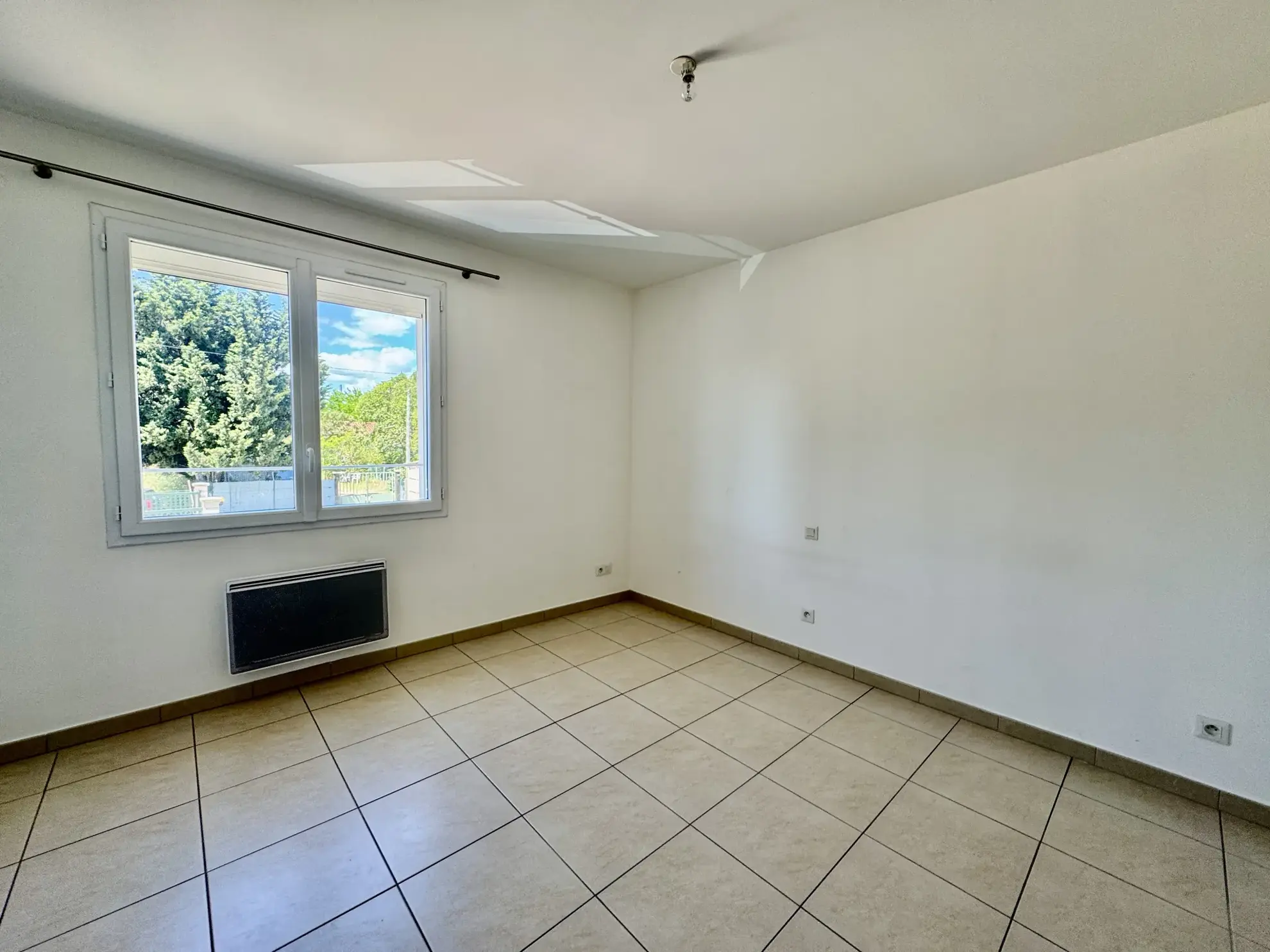 Maison à L'Ardoise avec deux logements, terrasse et terrain piscinable 