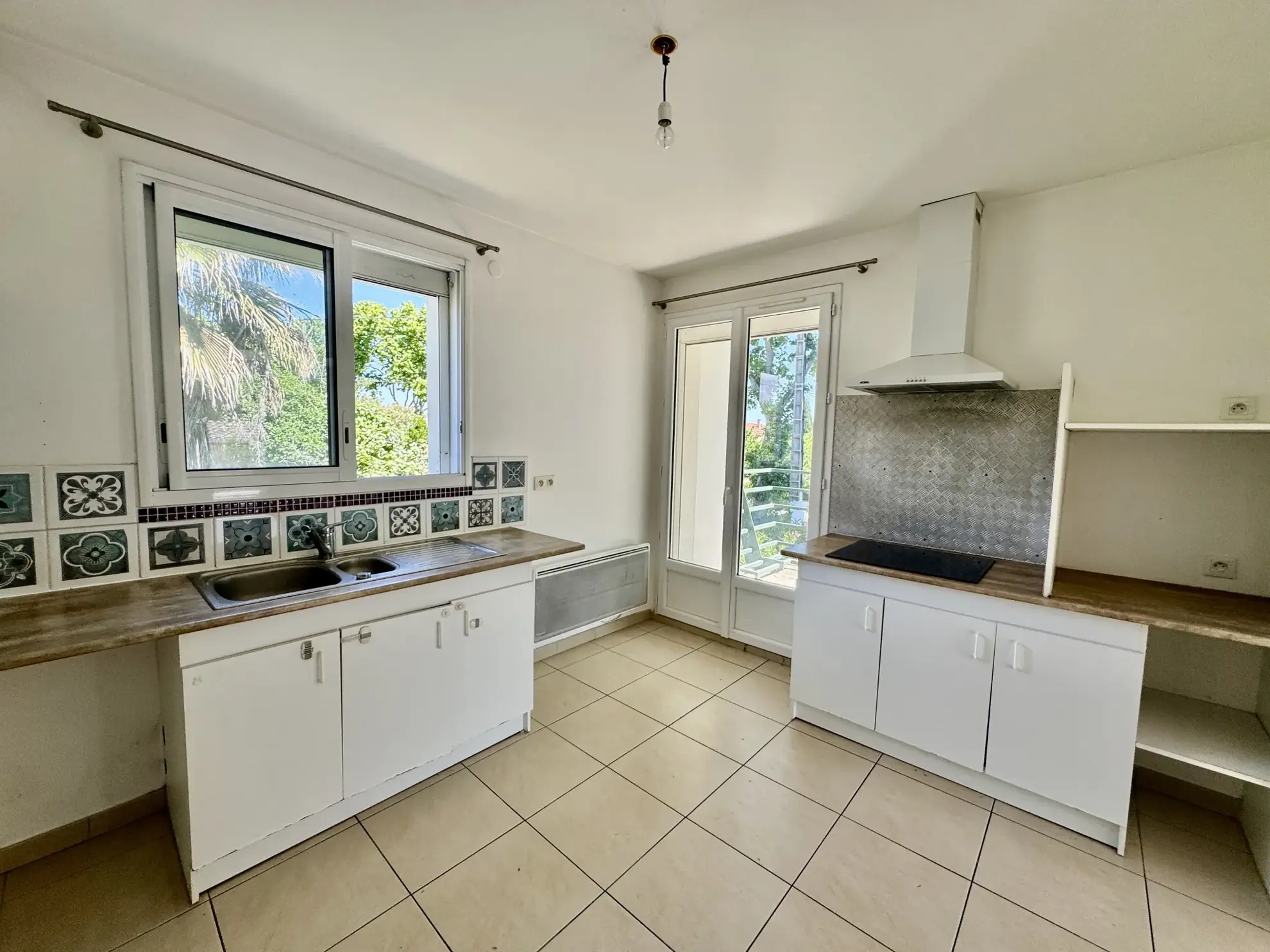 Maison à L'Ardoise avec deux logements, terrasse et terrain piscinable 