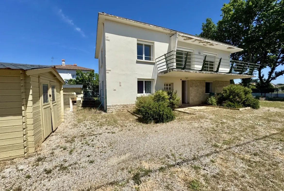Maison à L'Ardoise avec deux logements, terrasse et terrain piscinable 