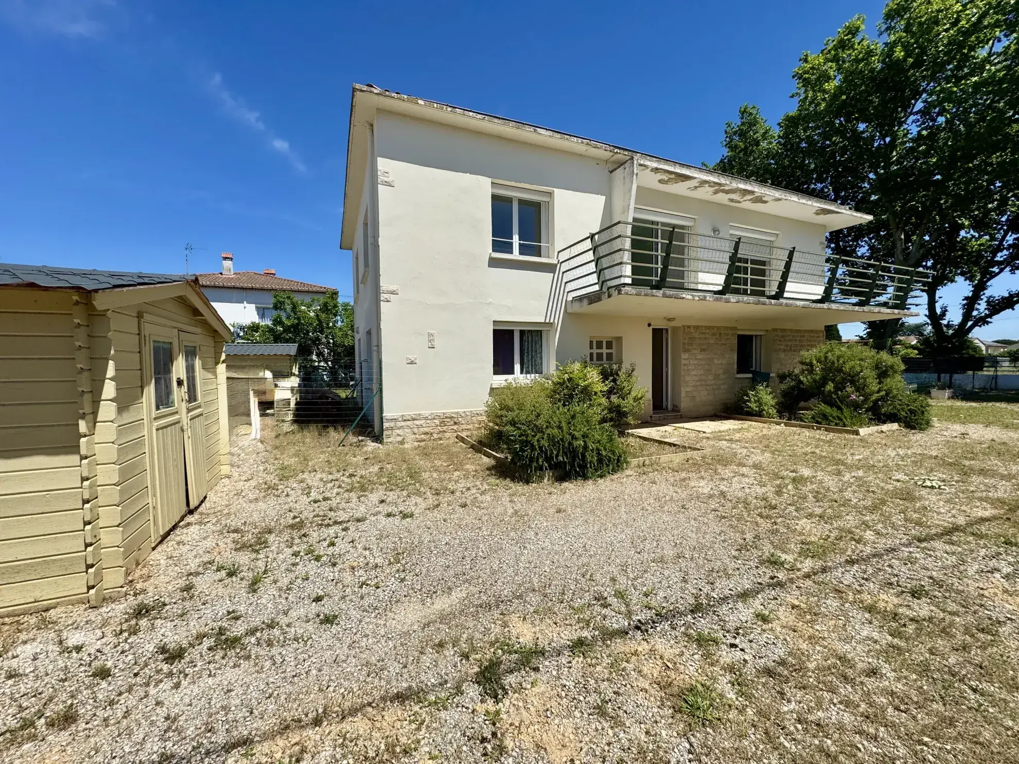 Maison à L'Ardoise avec deux logements, terrasse et terrain piscinable 