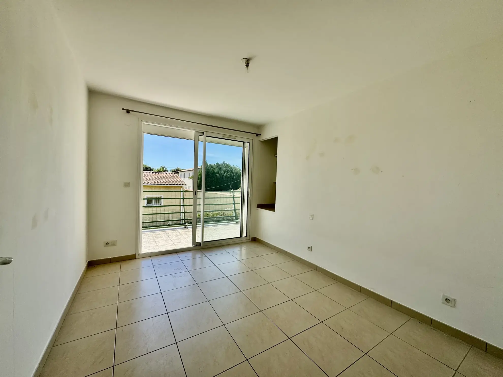 Maison à L'Ardoise avec deux logements, terrasse et terrain piscinable 